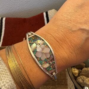 Vintage  Abalone Mother of Pearl Turquoise Chip Flower Inlay Bracelet